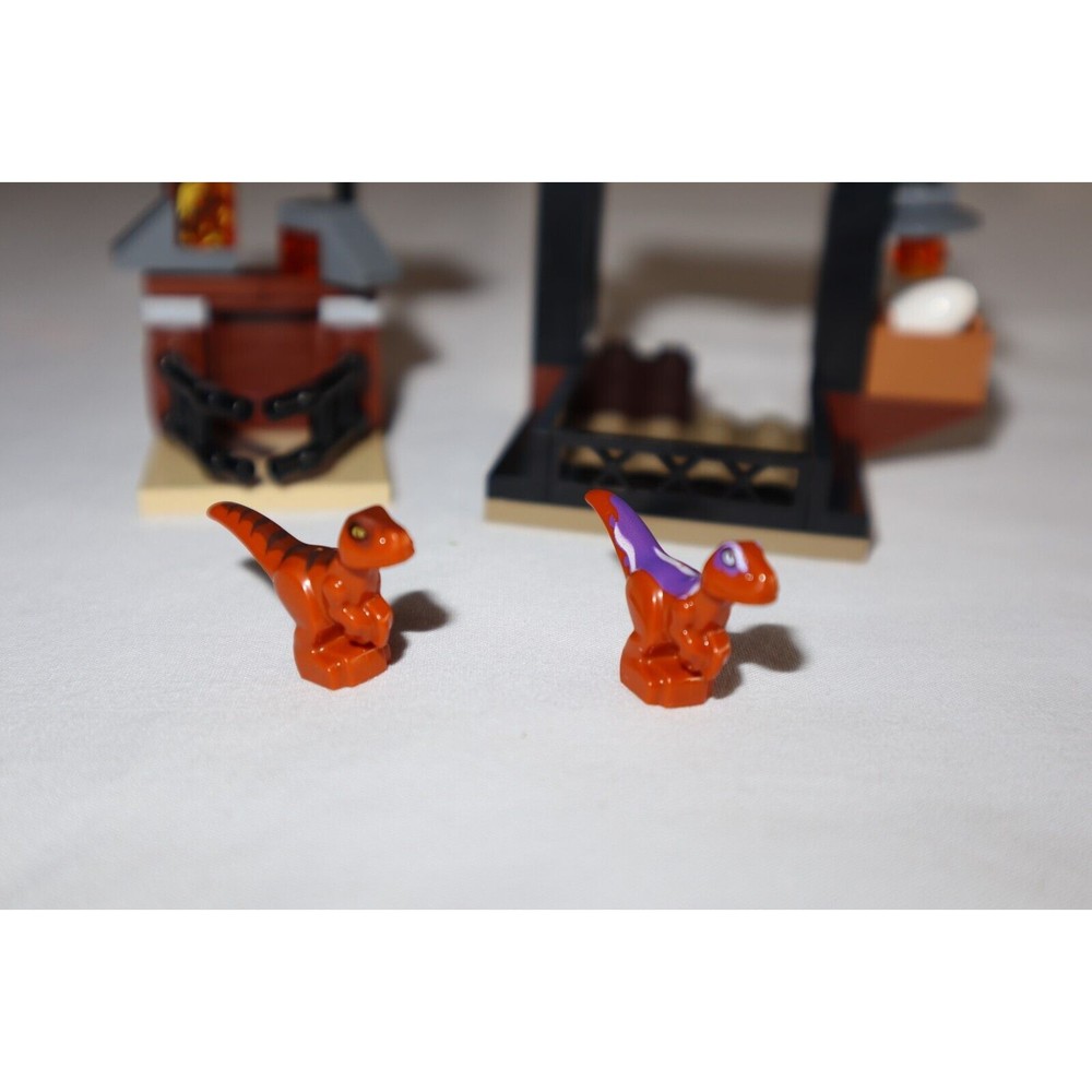 LEGO Baby Dinosaur Minifigure Jurassic World 76945 & 30390 with Stalls Enclosure - Picture 11 of 11